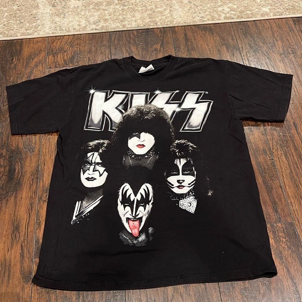 Kiss - 2010 Tour - Black Shirt. Adult size M in GUC